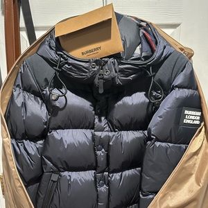 Detachable Sleeve Hooded Puffer Jacket